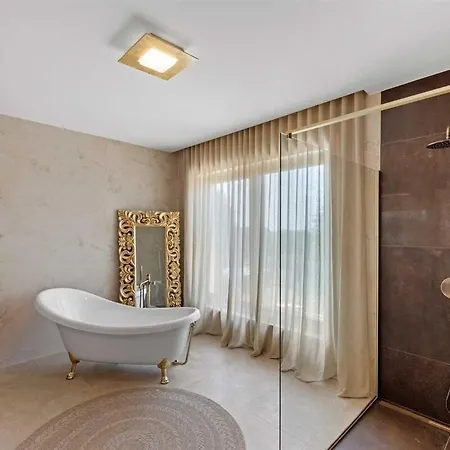 Luxury Anton By Kompas Villa