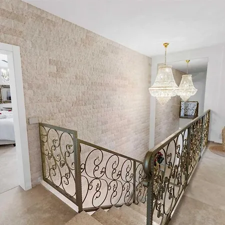 Luxury Anton By Kompas Galižana