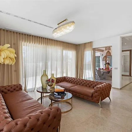 Luxury Anton By Kompas * Galižana