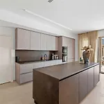 Luxury Anton By Kompas *
