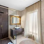 فيلة Luxury Anton By Kompas