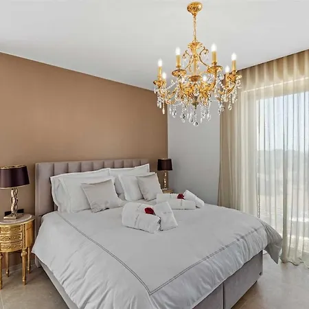 Luxury Anton By Kompas Vila *